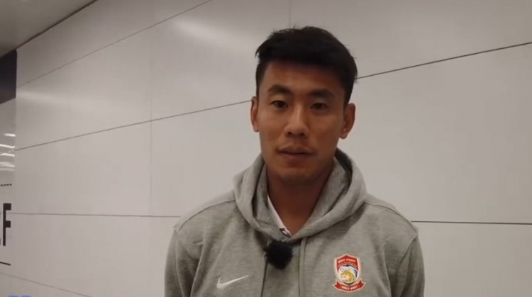张呈栋:西海岸迪拜冬训达到磨合效果,要为青岛奉献更多精彩比赛