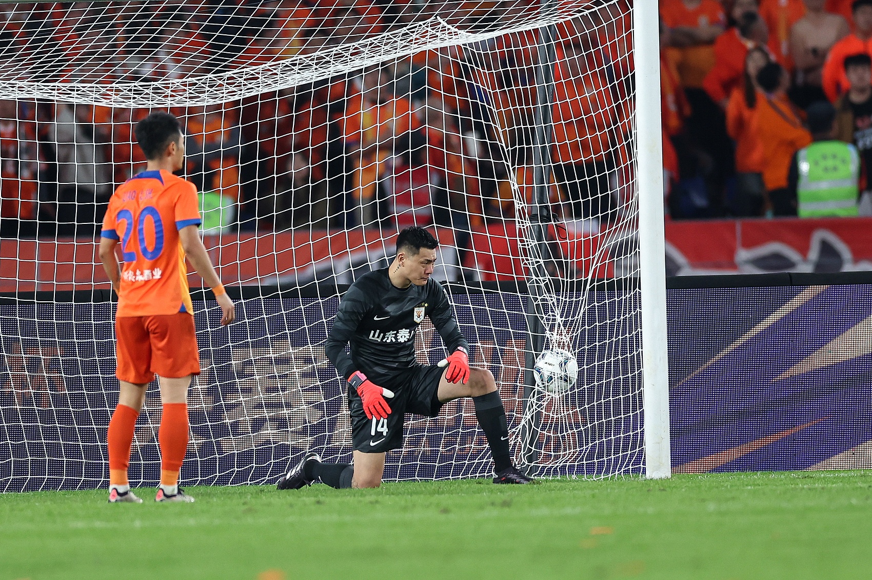 跟队记者谈泰山退出亚冠:无奈到震惊再到手足无措,最后归于平静